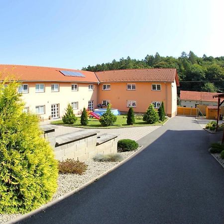 Cerny Kocour Apart Hotel Sarovy Buitenkant foto