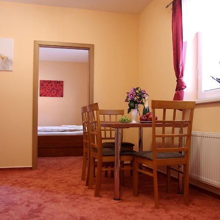 Cerny Kocour Apart Hotel Sarovy Buitenkant foto