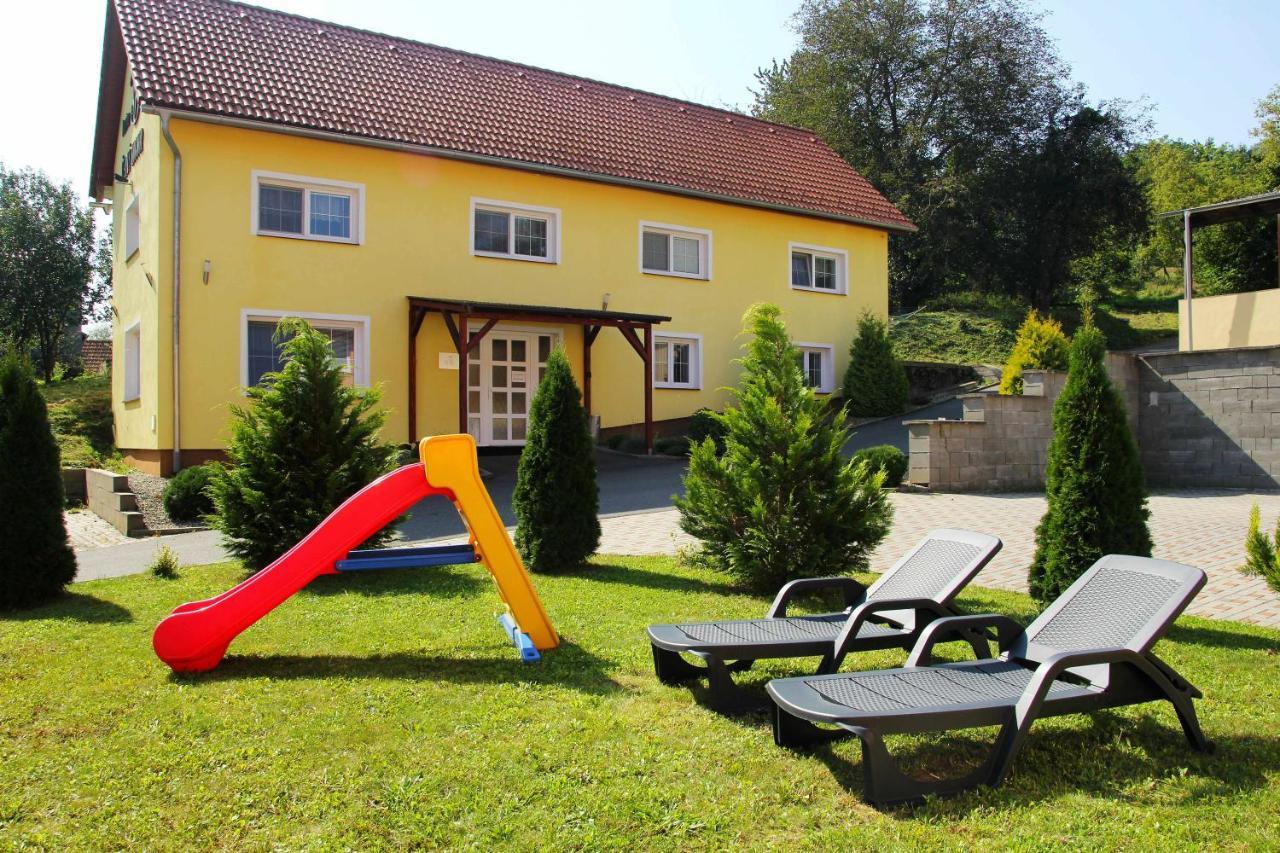 Cerny Kocour Apart Hotel Sarovy Buitenkant foto