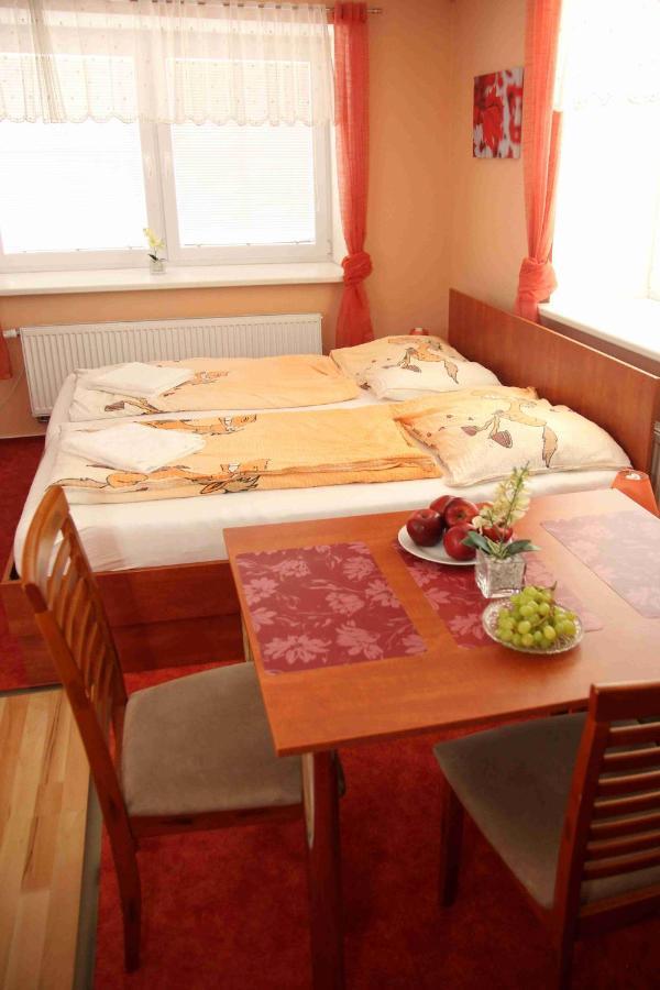 Cerny Kocour Apart Hotel Sarovy Buitenkant foto