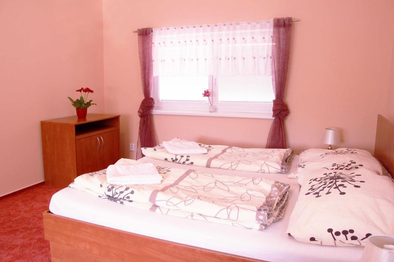 Cerny Kocour Apart Hotel Sarovy Buitenkant foto