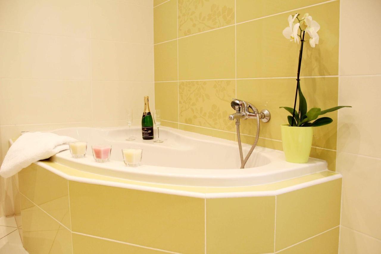 Cerny Kocour Apart Hotel Sarovy Buitenkant foto