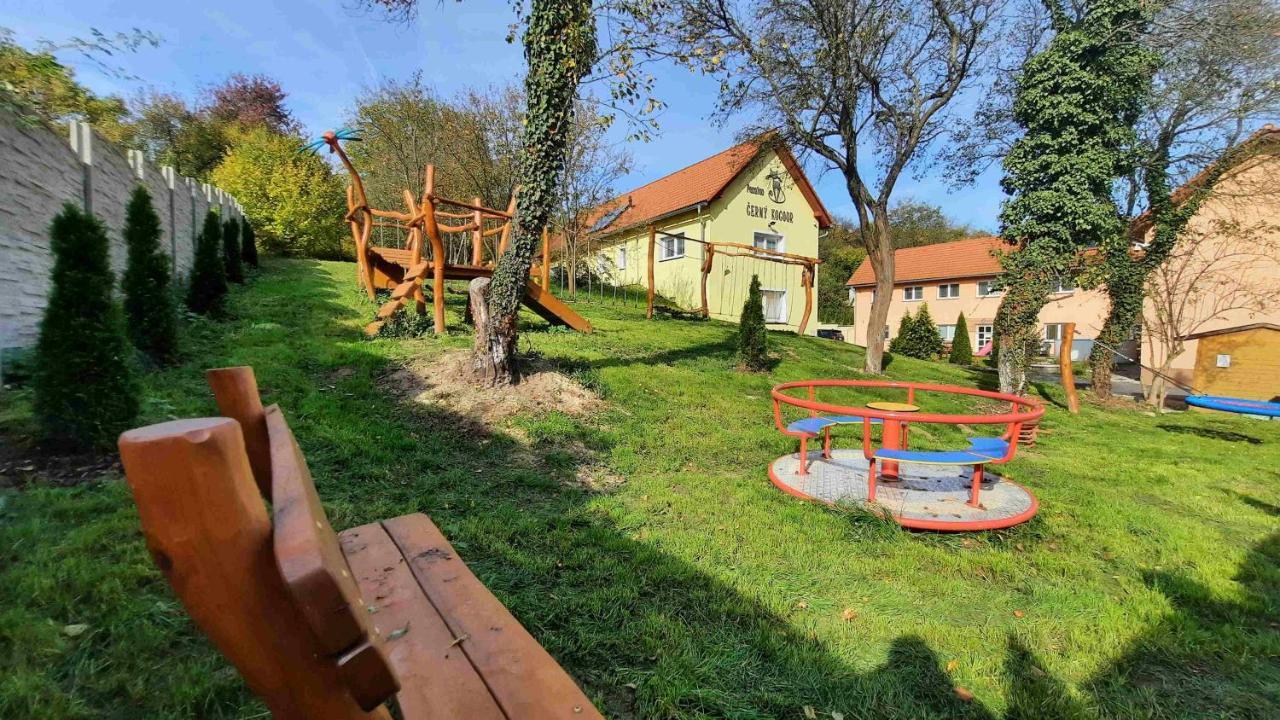 Cerny Kocour Apart Hotel Sarovy Buitenkant foto