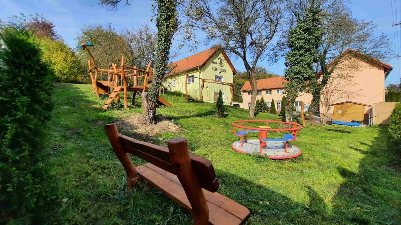 Cerny Kocour Apart Hotel Sarovy Buitenkant foto